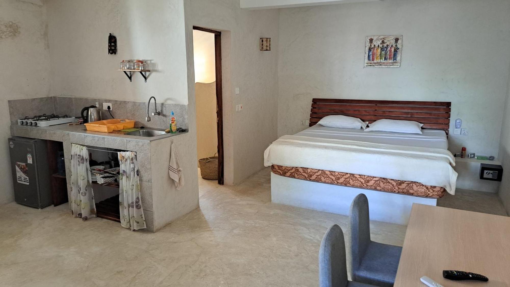 Kaleb'S Beachfront Serviced Studio Apartments 말린디 외부 사진